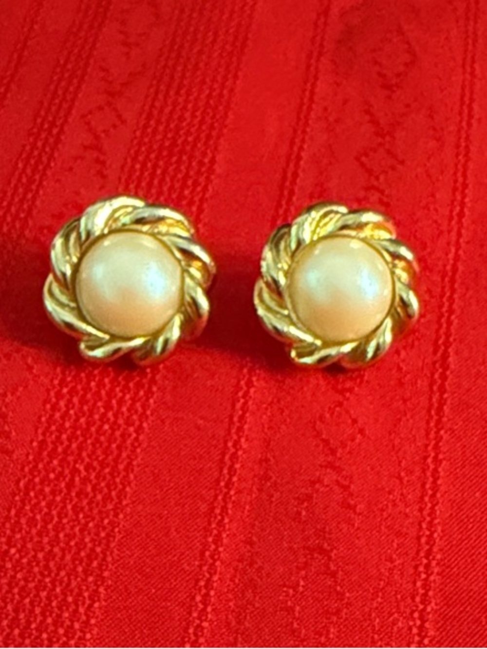 JEWELRY RICHELIEU Vintage Gold-Tone Pearl Rope-Frame Stud Earrings